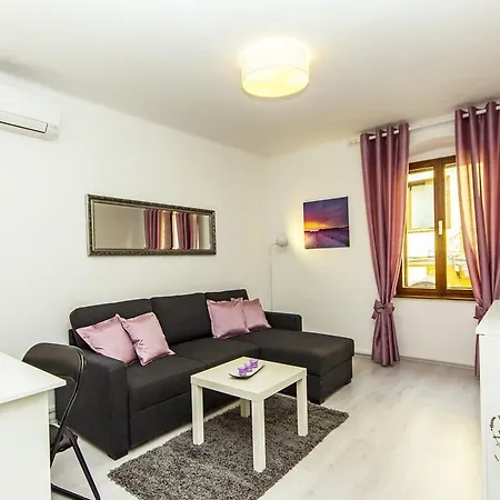 Lejlighed Center Lori Pula